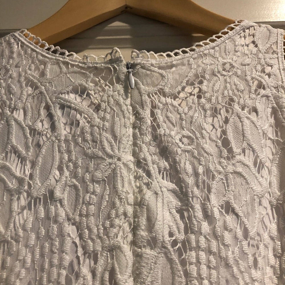 3/$15 Sleeveless White Lace Dress size 2 - Picture 5 of 6